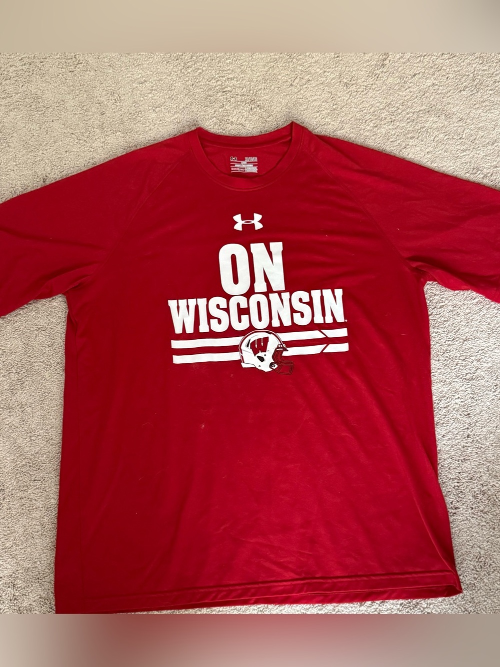 Men's XL Under Armour Red Tee Shirt Top ON Wisconsin Badgers Football Bucky